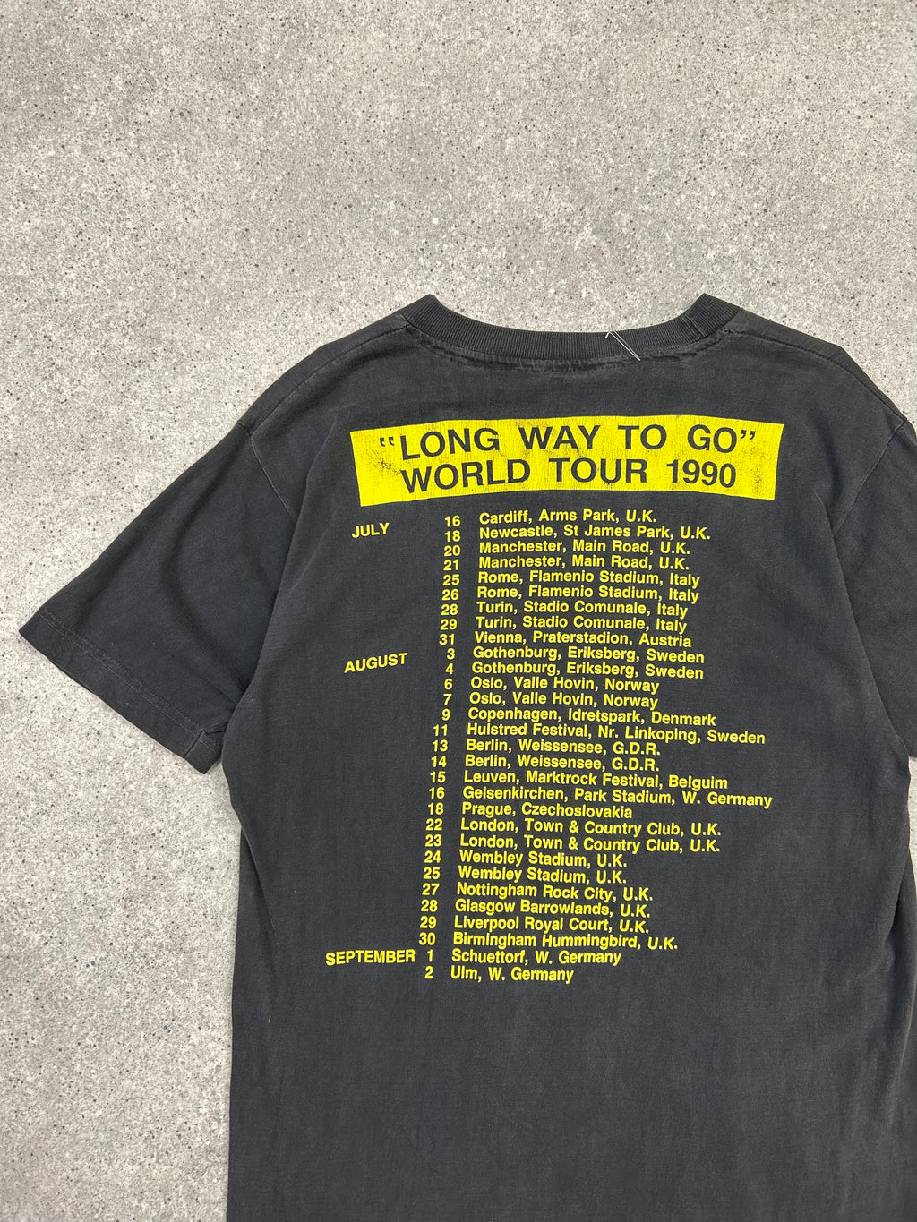 VINTAGE 1990'S BAND T SHIRT